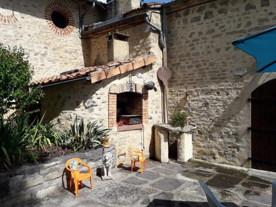 Gite Des Billaudes Thuret Exterior photo